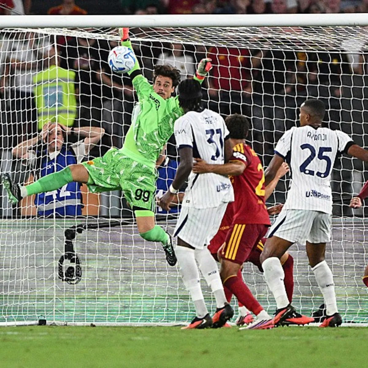 İtalya Serie A'da Roma ile Inter arasındaki haftanın maçı 2-2 berabere bitti