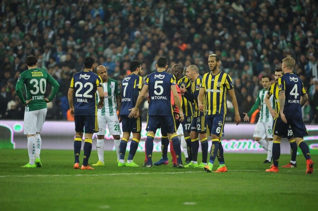 Bursaspor-Fenerbahçe karşılaşmasından kareler