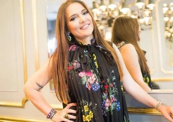 Demet Akalın kimdir?