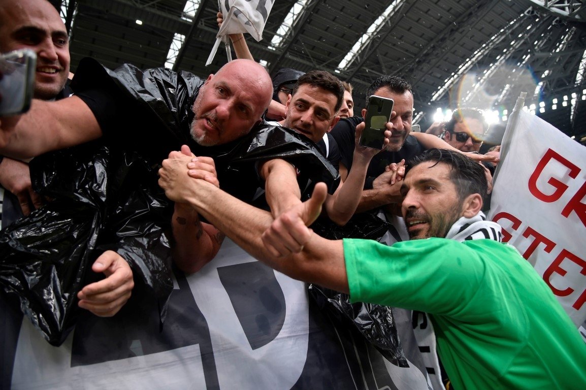 Buffon, gözyaşları içinde Juventus kariyerini noktaladı