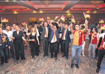 Köln’de coşkulu kutlama