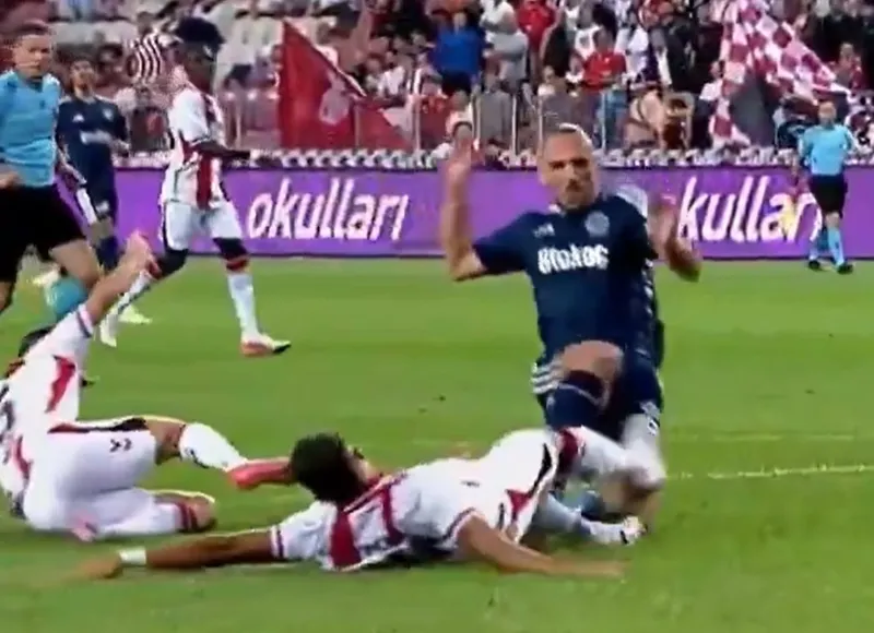 Fenerbahçe penaltı bekledi! İşte o pozisyon - 1