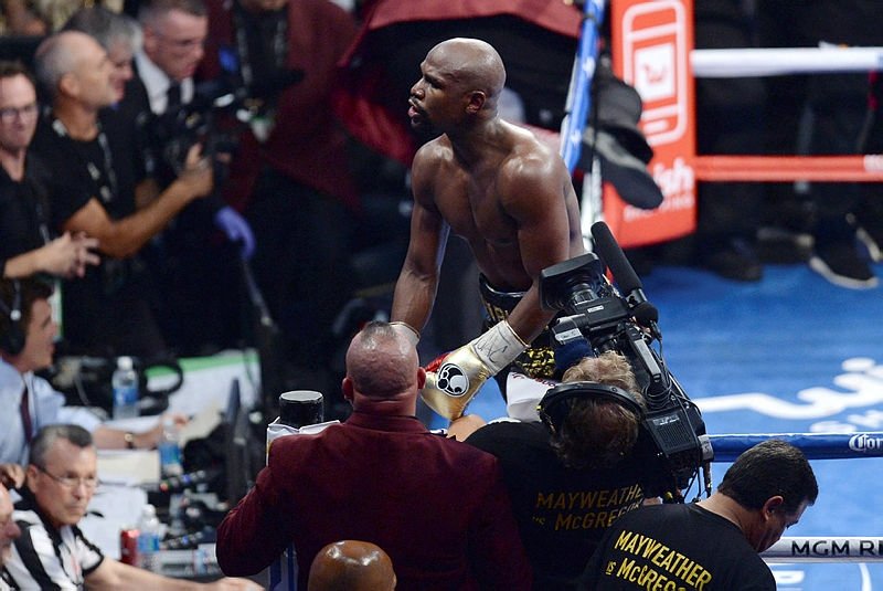Floyd Mayweather - Conor Mcgregor maçı sona erdi