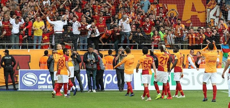 Rüzgara karşı yelken çekti