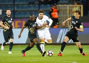 Fenerbahçeli futbolcu havalimanında kavga etti