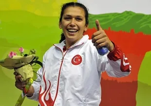 Önce şanssızlığını sonra rakiplerini yendi