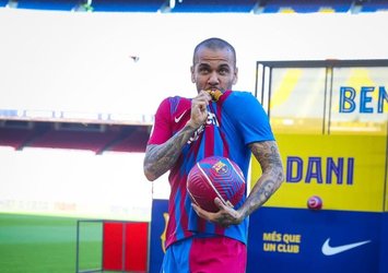 Dani Alves resmen Barcelona'da! İşte ilk sözleri...