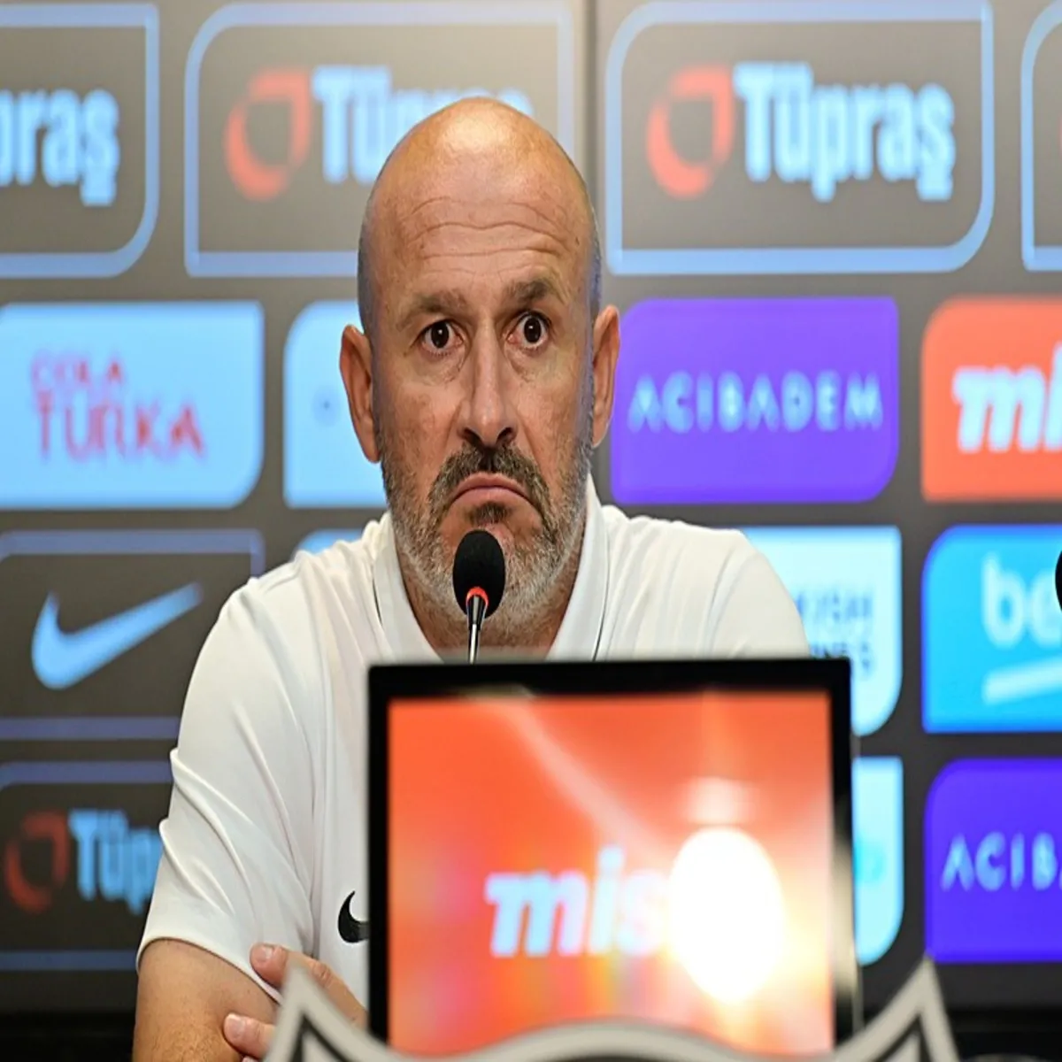 Vincenzo Italiano'dan Eyüpspor maçı öncesi açıklama: Rotasyon yapmak zorunda kaldım!