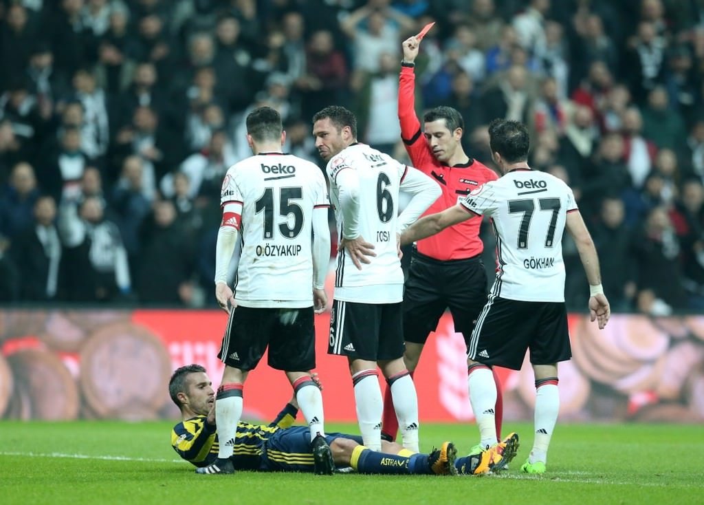 Robin van Persie’ye dava açıldı