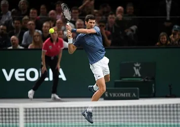 Djokovic, Federer'i yenerek finale çıktı