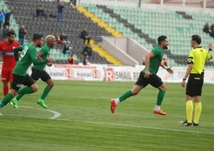 Denizli evinde Bolu'yu devirdi