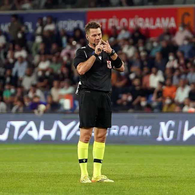 Son dakika spor haberi: Altay - Beşiktaş maçının hakemi belli oldu! - 1