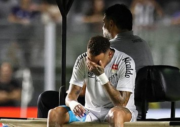 Neymar, gözyaşlarıyla sahayı terk etti