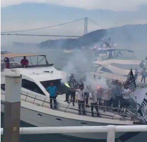 Şampiyon Beşiktaş kupasına kavuştu!