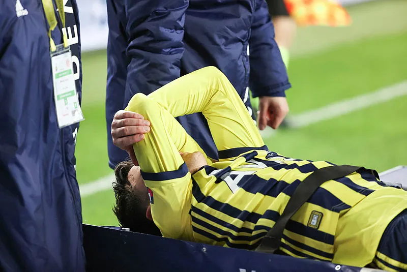 Fenerbahçe'de Mesut Özil'den sakatlık açıklaması! - 1