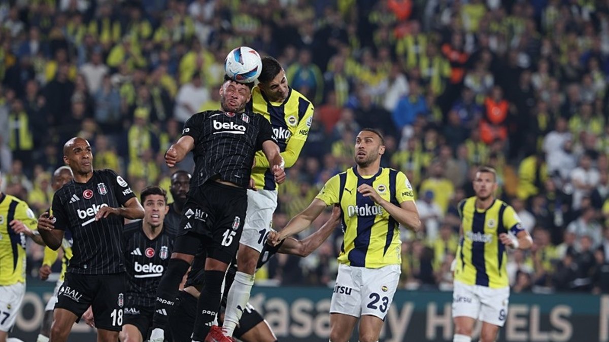 Fenerbahçe tribünlerinden maç sonu Beşiktaşlı futbolculara alkış! Fenerbahçe tribünlerinden maç sonu Beşiktaşlı futbolculara alkış!