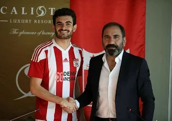 Fatih Aksoy resmi sözleşmeyi imzaladı