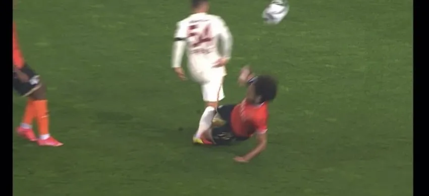 Galatasaray'da Emre Kılınç Yeni Malatyaspor maçında penaltı bekledi! İşte o pozisyon... - 1