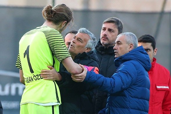 Beşiktaş’ta savunma dağıldı! Oyuncular tartıştı...