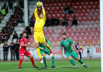 Ozan sınıfta kaldı