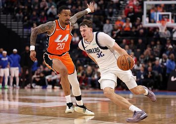 NBA'de tarihi gece! LeBron'un rekorunu ele geçirdi