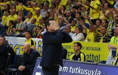 Fenerbahçe Beko Olympiakos maçında Dimitris Itoudis ve taraftar arasında tartışma çıktı