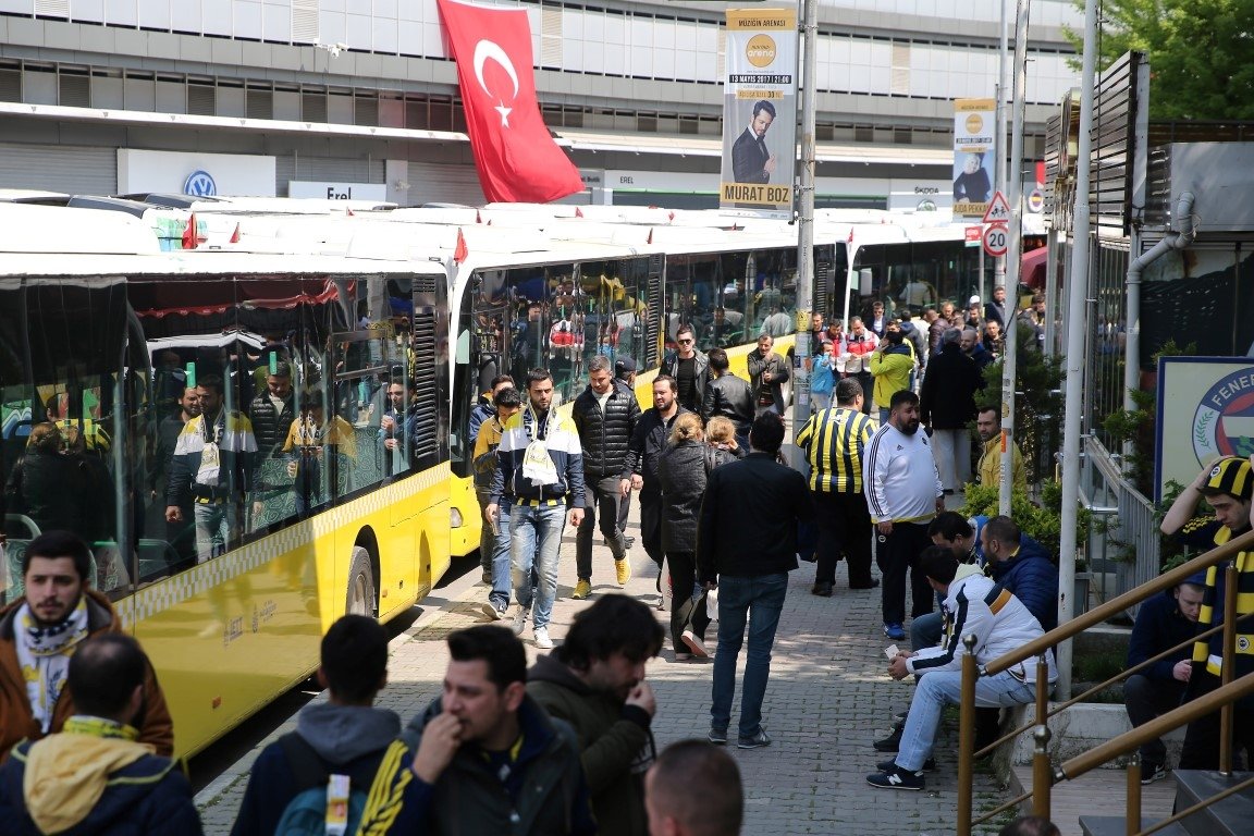 Fenerbahçe taraftarı Türk Telekom Arena’ya geldi