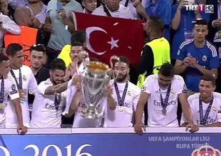 Türk bayrağına çirkin müdahale!