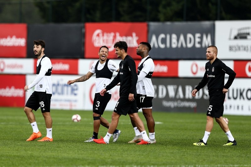 Beşiktaş’ta 3 isimle yollar ayrılıyor!