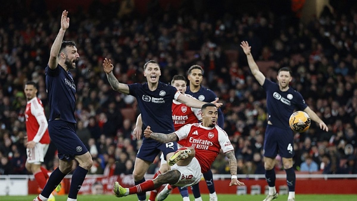 Arsenal evinde Wigan'ı farklı geçti!