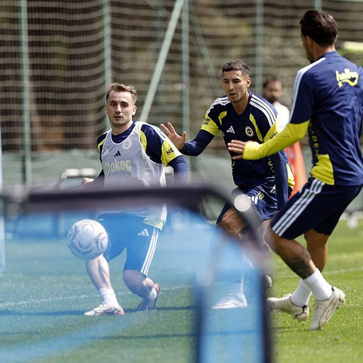 Fenerbahçe'de kötü haber! Mert Müldür antrenmanda sakatlandı