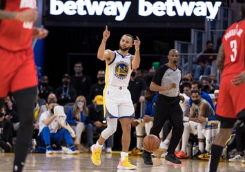 Warriors Rockets'ı son saniye basketiyle yendi!