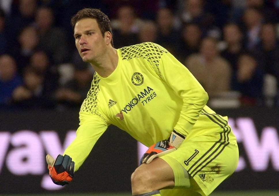 İngilizlerden Fenerbahçe için Asmir Begovic iddiası!