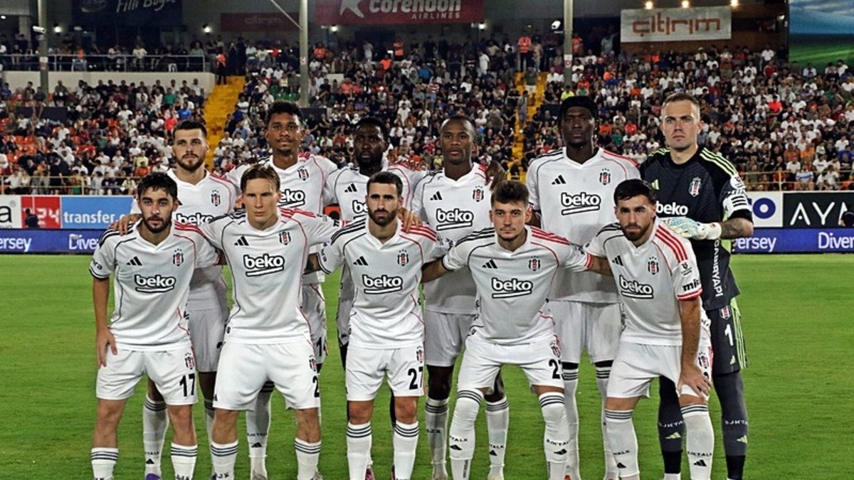 Usta yazardan Beşiktaş'a sert eleştiri: Eğlencesine toplanmış halı saha takımı gibi... Usta yazardan Beşiktaş'a sert eleştiri: Eğlencesine toplanmış halı saha takımı gibi...
