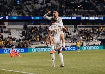 Cengiz ilk maçtan gündeme oturdu