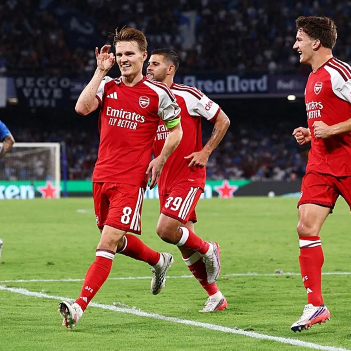 Arsenal, Napoli'yi Odegaard'ın golüyle devirdi