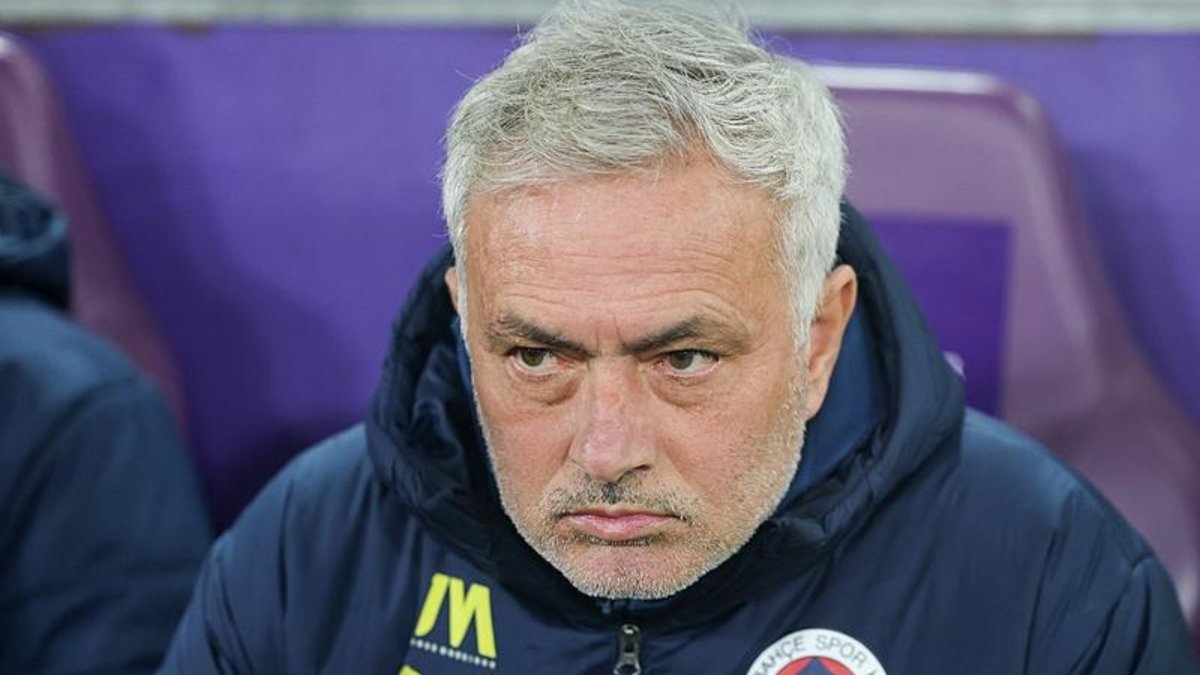 FENERBAHÇE HABERİ | 100 sayfalık yıkım planı! Jose Mourinho Galatasaray derbisine böyle hazırlandı FENERBAHÇE HABERİ | 100 sayfalık yıkım planı! Jose Mourinho Galatasaray derbisine böyle hazırlandı