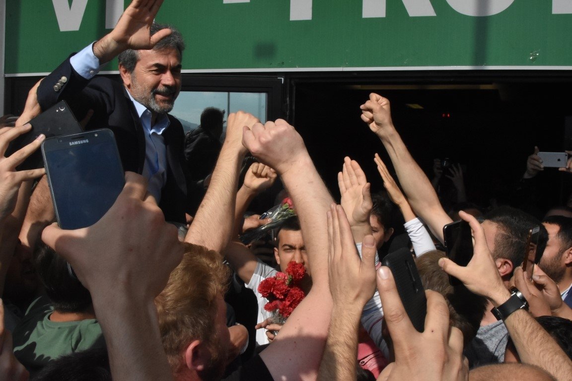 Aykut Kocaman omuzlarda uğurlandı
