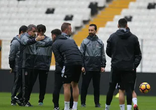Şenol Güneş'ten oyuncularına uyarı
