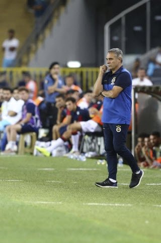 Fenerbahçe-Cagliari maçında dikkat çeken detay! Görenler dönüp bir daha baktı