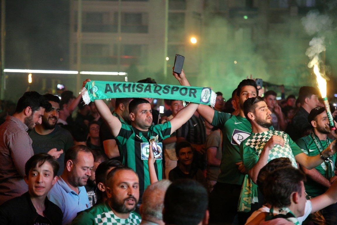 Akhisar sokağa döküldü!