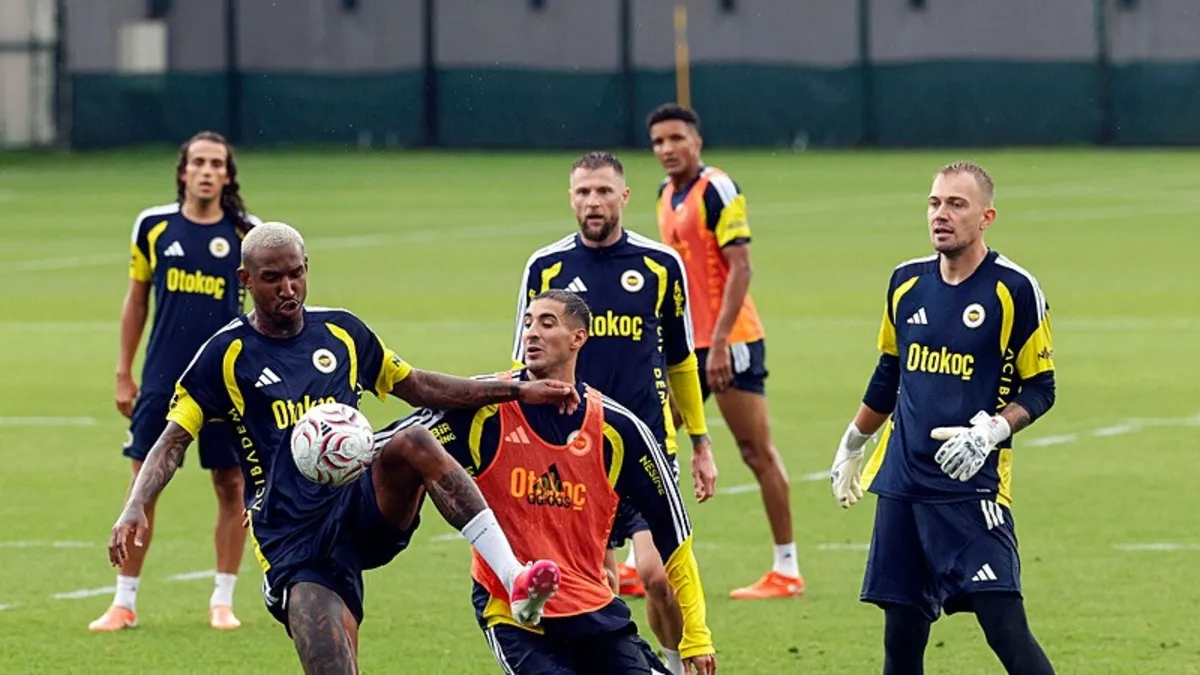 İşte Fenerbahçe'de 10+4 defteri! 6 oyuncuyla yollar ayrılıyor