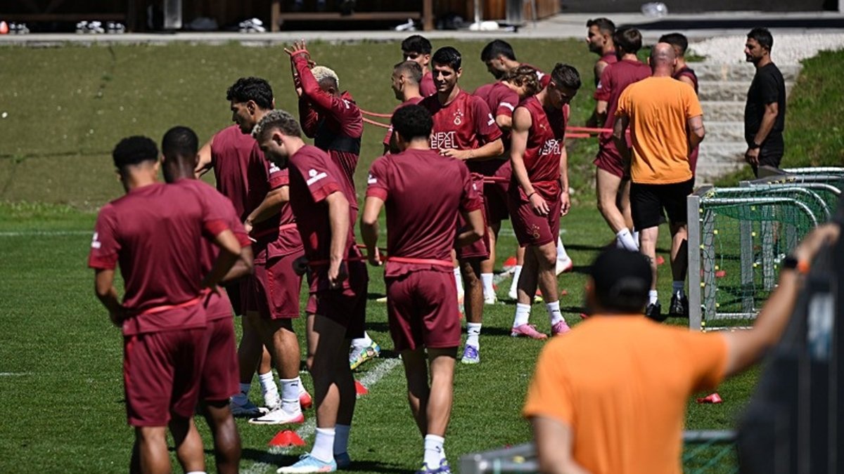 Galatasaray 2 yıldızının sözleşmesini uzattı! Galatasaray 2 yıldızının sözleşmesini uzattı!