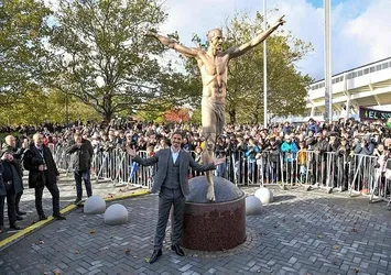 Ibrahimovic'in heykeli dikildi