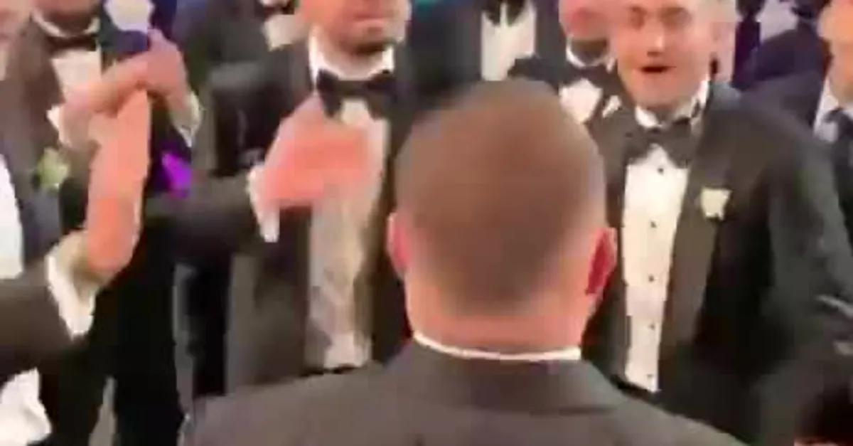 Ozan Tufan düğünde eğlendi!