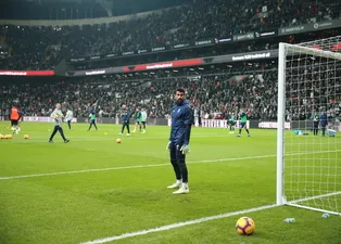 Volkan Demirel, maç öncesi Beşiktaşlı taraftarlarla tartıştı