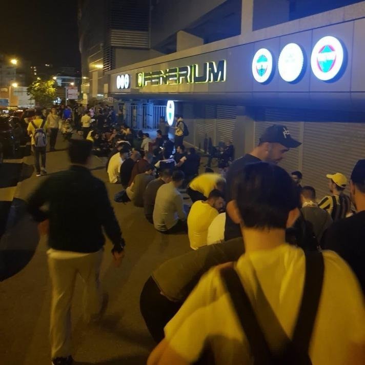 Fenerbahçe taraftarları, kombine için sabahladı