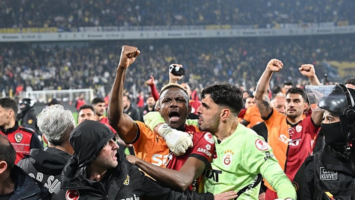 Galatasaray'da Fenerbahçe derbisinin primi belli oldu! Galatasaray'da Fenerbahçe derbisinin primi belli oldu!