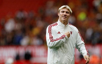 Manchester United, Rasmus Hojlund’u renklerine bağladı