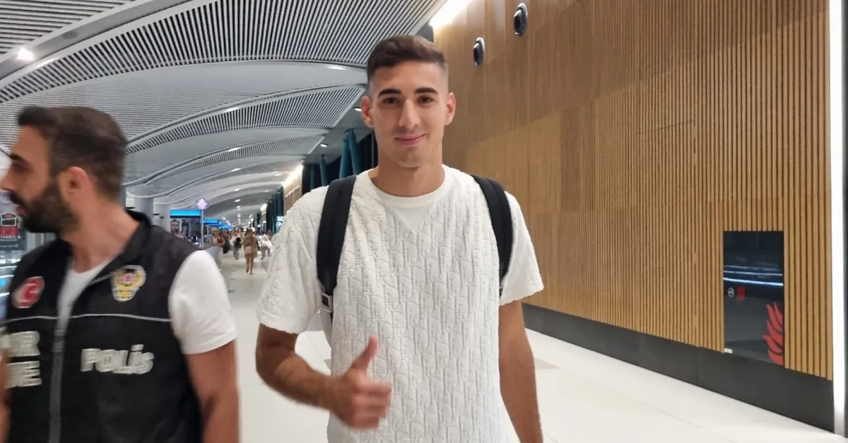 Mert Müldür F.Bahçe için İstanbul'da geldi!